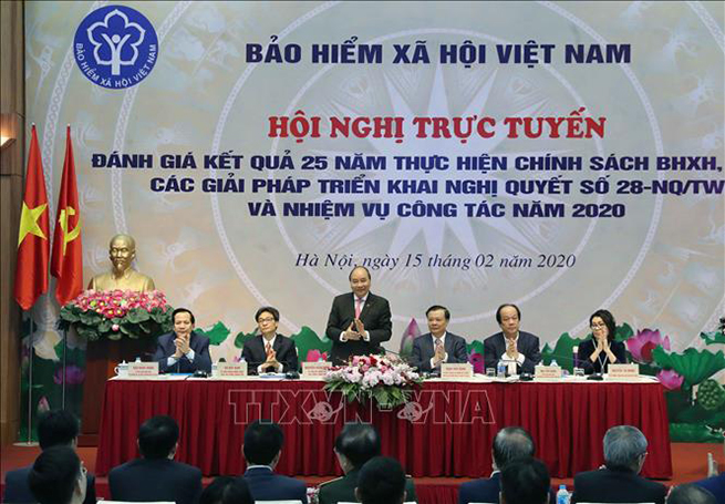 Thủ tướng Nguyễn Xuân Phúc dự Hội nghị trực tuyến toàn quốc đánh giá kết quả 25 năm thực hiện chính sách bảo hiểm xã hội, bảo hiểm y tế, các giải pháp triển khai Nghị quyết số 28 NQ-TW và nhiệm vụ công tác 2020 của Bảo hiểm xã hội Việt Nam
