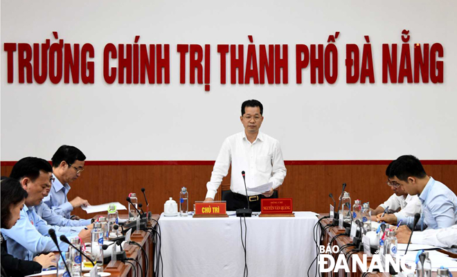 Phó Bí thư Thường trực Thành ủy Nguyễn Văn Quảng phát biểu kết luận buổi làm việc. Ảnh: ĐẶNG NỞ
