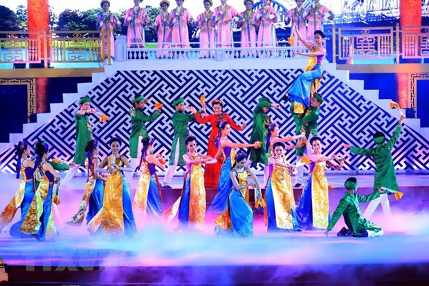 A dancing performance at the closing ceremony of the Hue Festival 2018 (Photo: VNA)