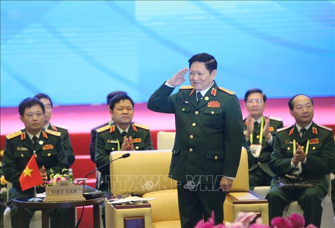 Đại tướng Ngô Xuân Lịch, Uỷ viên Bộ Chính trị, Phó Bí thư Quân uỷ Trung ương, Bộ trưởng Bộ Quốc phòng Việt Nam tại Hội nghị. 