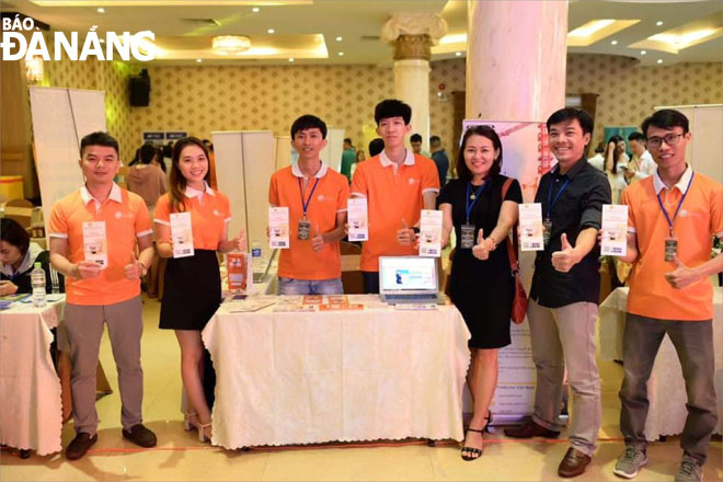 Staff of the Tradeline project at the 4th International Startup Conference and Exhibition in Da Nang - SURF 2019