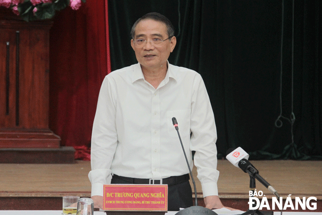 Bí thư Thành ủy Trương Quang Nghĩa phát biểu kết luận tại buổi làm việc với Ban Thường vụ Quận ủy Liên Chiểu. Ảnh: TRỌNG HÙNG