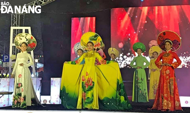 An 'Ao Dai' show organised at the Da Nang Junior College of Culture and Arts