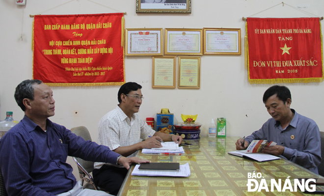 Cựu chiến binh quận Hải Châu họp bàn phương hướng giáo dục, cảm hóa thanh - thiếu niên lầm lỡ. 						                       Ảnh: LAM PHƯƠNG