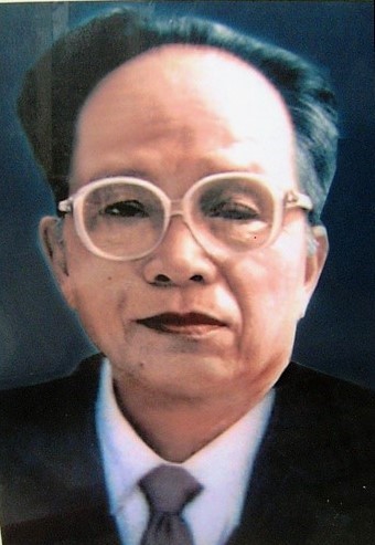 Chân dung nhà văn Nguyễn Văn Bổng
