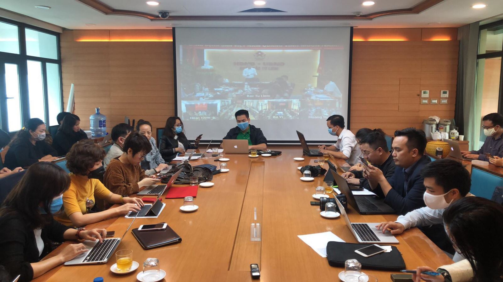 Hà Nội họp khẩn chống dịch Covid-19: Phun khử khuẩn tại quận Ba Đình, Đống Đa trong ngày 8-3