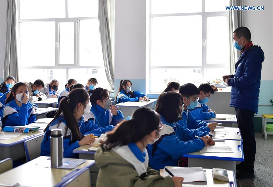 Hình ảnh tuần đầu đi học của học sinh Trung Quốc sau dịch Covid-19