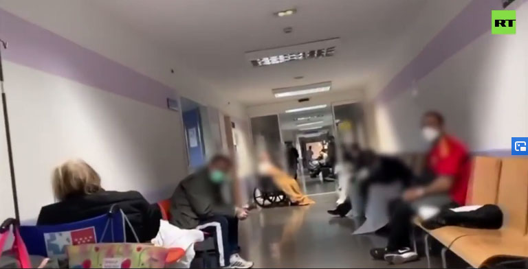 Tây Ban Nha: Bệnh viện quá tải, bệnh nhân nằm la liệt ngoài sảnh