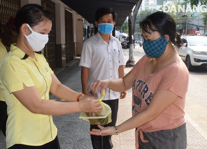 Từ 0 giờ ngày 16-4, Đà Nẵng cho phép bán thức ăn online và mang về