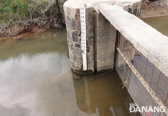 By noon on Saturday, the water level of the Vu Gia River at the Ai Nghia Hydrological Station had lowered at 1.8m