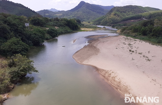 The upstream Vu Gia River dried up on Saturday afternoon