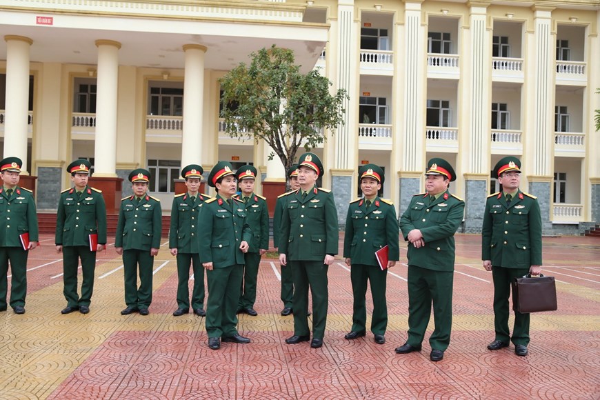 Các cán bộTrường Quân sự Bộ Tư lệnh Thủ đô (thị xã Sơn Tây) quán triệt các phương án cách ly nhằm đảm bảo cho công dân Việt Nam trở về từ Hàn Quốc có điều kiện sinh hoạt tốt nhất. (Ảnh: TTXVN)