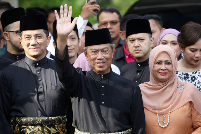 Tân Thủ tướng Malaysia Muhyiddin Yassin (giữa) bắt đầu công việc từ ngày 2-3.           Ảnh: Reuters