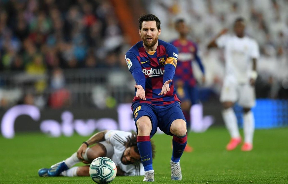 HLV Quique Setien không trách Messi sau thất bại 0-2 trước Real Madrid. (Ảnh: Getty Images)