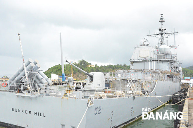 The guided missile cruiser USS Bunker Hill