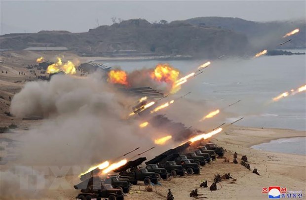 Cuộc diễn tập pháo binh của quân đội Triều Tiên tại một điểm bí mật, ngày 28-2-2020. (Nguồn: AFP/TTXVN)