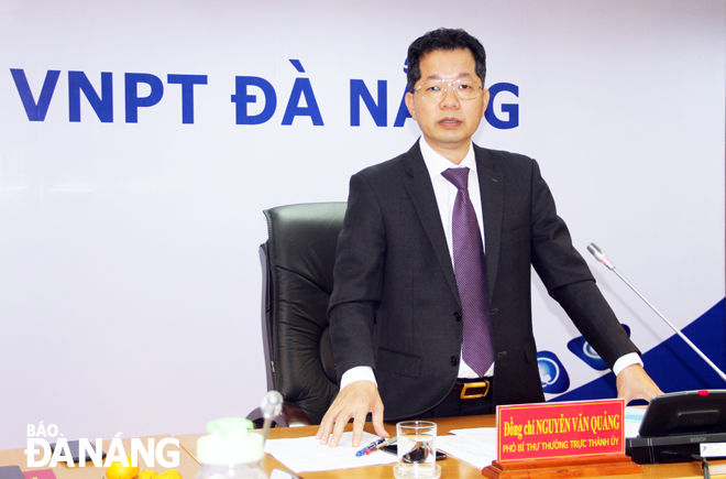 Phó Bí thư Thường trực Thành ủy Nguyễn Văn Quảng phát biểu kết luận tại buổi làm việc với Đảng bộ VNPT Đà Nẵng. Ảnh: TRỌNG HÙNG