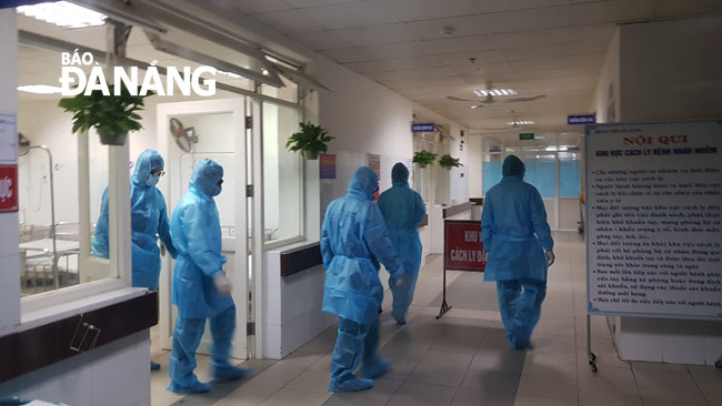Bệnh nhân N. đang được điều trị cách ly tại Bệnh viện Đà Nẵng. Ảnh: PHAN CHUNG