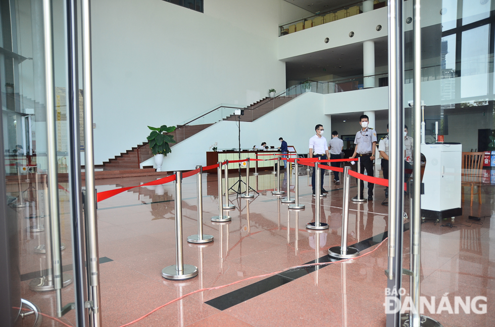 Two separate entry and exit ways at the Gate No 3 at the Da Nang Administrative Centre