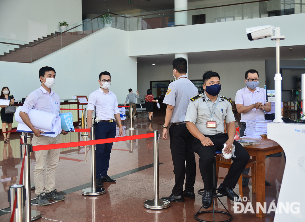 All visitors entering the centre strictly abiding by the regulations of the Management Board of the municipal Administrative Centre