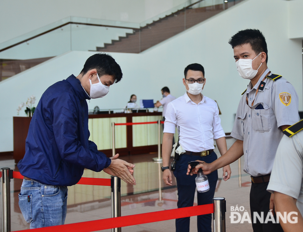 On arriving and leaving the venue, guests are required to wash their hands with disinfectant liquid 