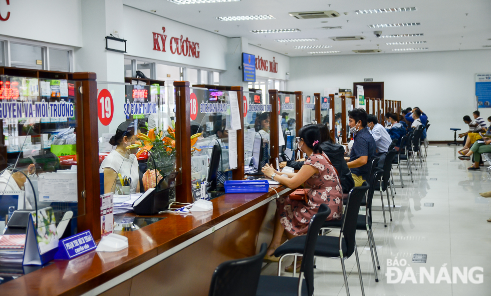 All staff and guests at the Administration Center wearing face masks 