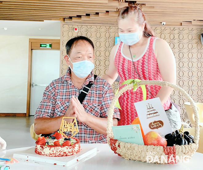 Mr Kwok Fook Feung (left), a hotel foreign guest, celebrating his birthday 