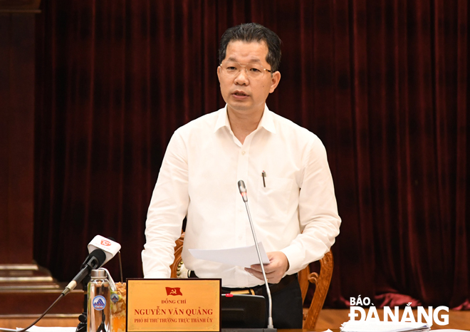 Phó Bí thư Thường trực Thành ủy Nguyễn Văn Quảng phát biểu kết luận cuộc họp. 		Ảnh: ĐẶNG NỞ