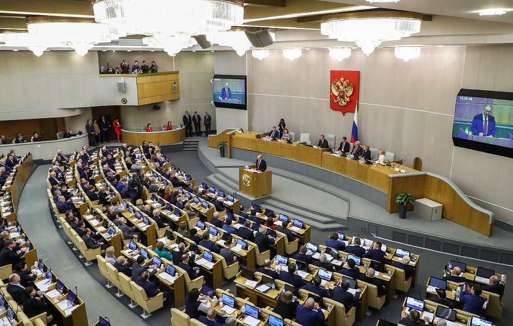 Tổng thống Vladimir Putin phát biểu trước phiên họp toàn thể của Hạ viên Nga chiều 10/3 theo giờ Moskva. Ảnh: TASS