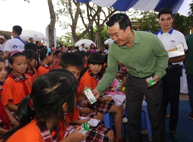 Tính đến nay, Quỹ sữa Vươn cao Việt Nam đã trao tặng hơn 35 triệu ly sữa với tổng giá trị tương đương gần 150 tỷ đồng cho 440 ngàn trẻ em khó khăn trên khắp Việt Nam.