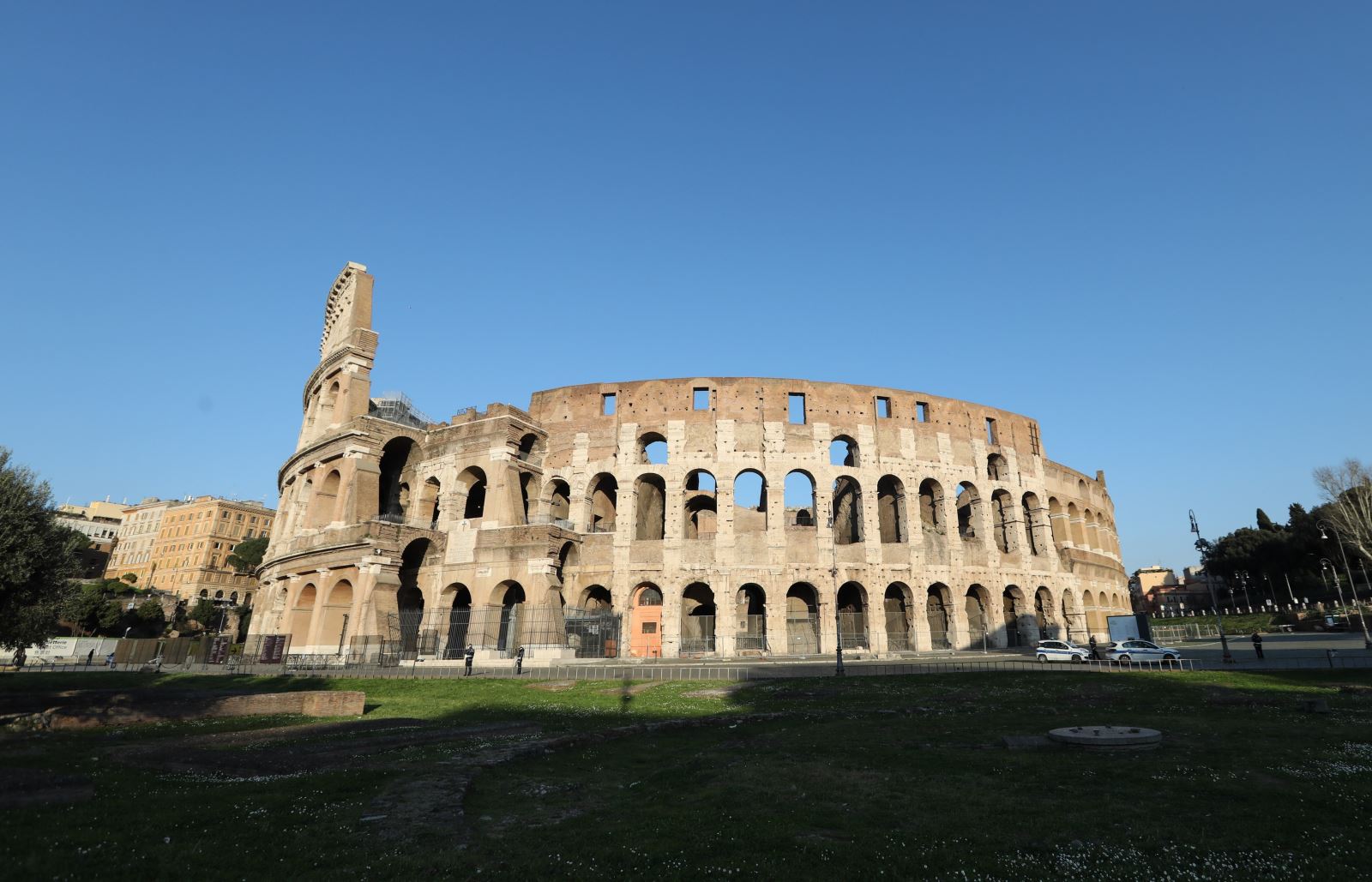 Đấu trường La Mã tại Rome, Italy, vắng bóng khách du lịch ngày 16-3-2020 trong bối cảnh dịch Covid-19 lan rộng. Ảnh: THX/ TTXVN