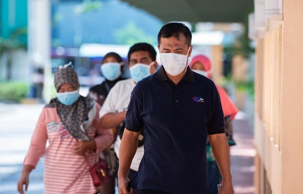 People in Indonesia wear face mask to prevent the spread of COVID-19 (Photo: Xinhua/VNA)