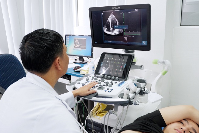 Một ca siêu âm tim do bác sĩ Nguyễn Văn Điền thực hiện tại Phòng khám đa khoa Pasteur Đà Nẵng.