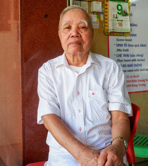 Ông Mai Sinh, người sáng lập quán chè Xuân Trang. Ảnh: K.Q