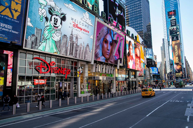 Con đường ở Times Square - Quảng trường Thời đại ở thành phố New York gần như quạnh hiu trong một ngày bình thường vào tháng 3.