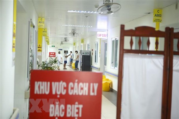 Khu cách ly các trường hợp âm tính, nghi nhiễm tại bệnh viện Thanh Nhàn (Hà Nội). (Ảnh: Minh Quyết/TTXVN)