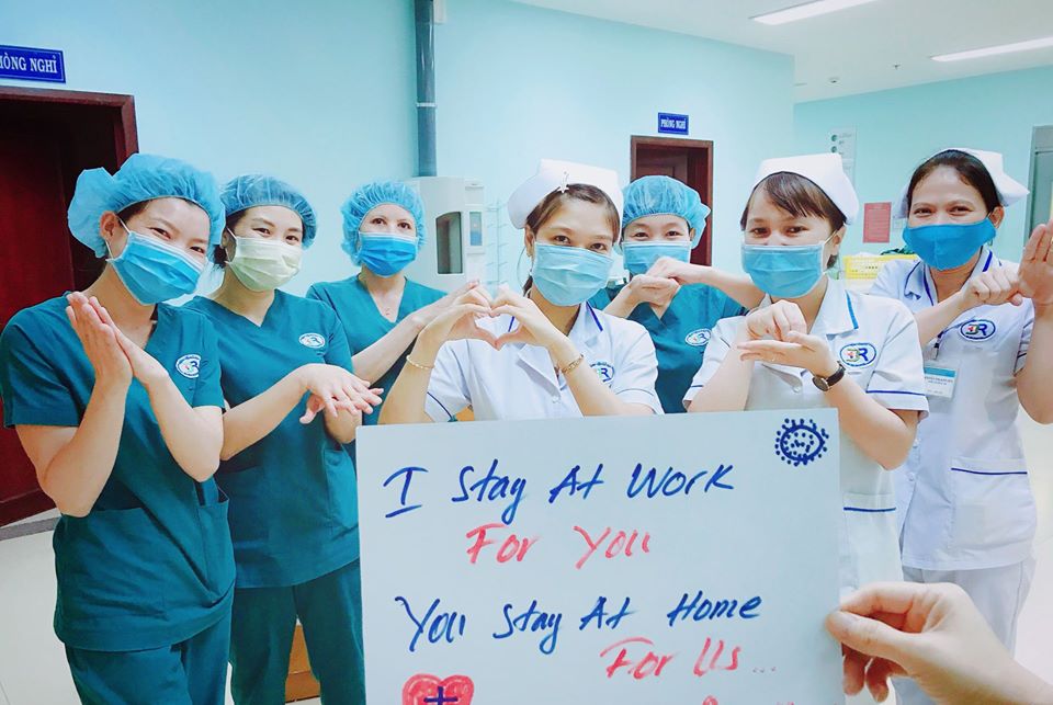 Cùng hưởng ứng rửa tay, phòng bệnh, cách ly với nhân viên y tế Bệnh viện Đa khoa tỉnh Bà Rịa- Vũng Tàu. Ảnh: BYT