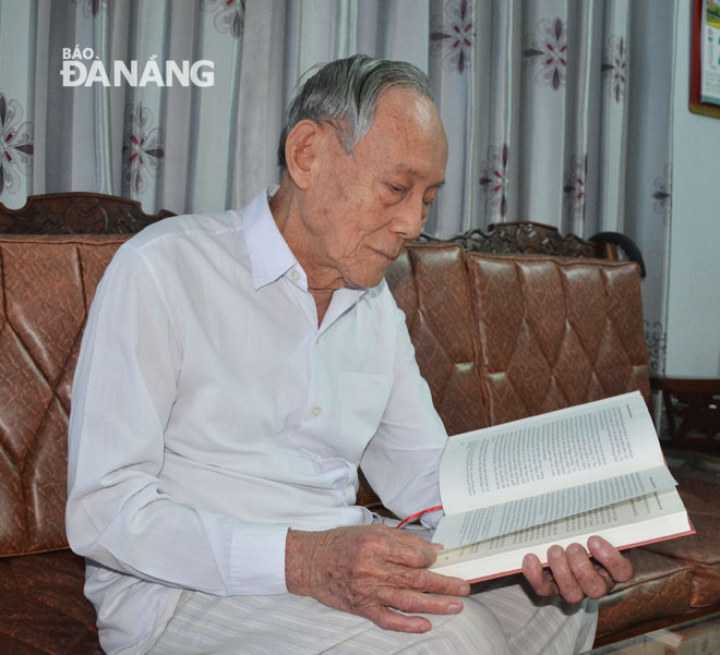 Đã 45 năm trôi qua, ông Phạm Thanh Ba (ảnh) vẫn còn nhớ như in nhiều câu chuyện cảm động về tấm lòng nhân dân Đà 