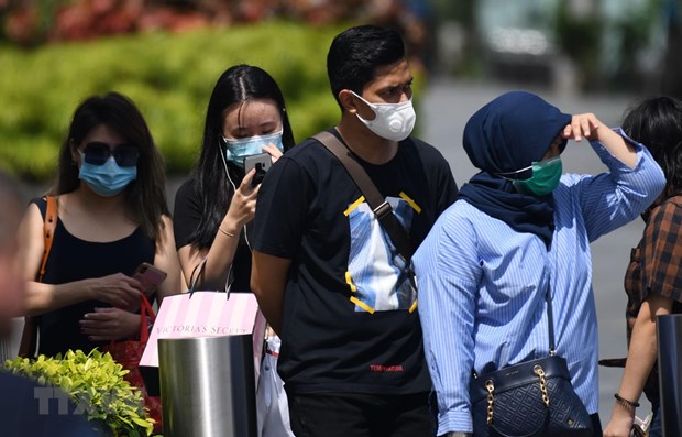 People wear face masks to precent SARS-CoV-2 (Source: AFP/VNA)