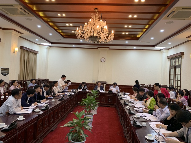 Phó Chủ tịch UBND thành phố Lê Trung Chinh và các sở cùng Bộ Kế hoạch và Đầu tư báo cáo tại cuộc họp của Hội đồng thẩm định do Thứ trưởng Bộ Tư pháp Phan Chí Hiếu chủ trì ngày 24-2-2020 tại Bộ Tư pháp.