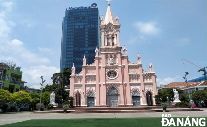 Nhà thờ Chính tòa Đà Nẵng đã tạm ngưng  đón tiếp du khách từ cuối tháng 1-2020. 		           Ảnh: Ngọc Hà