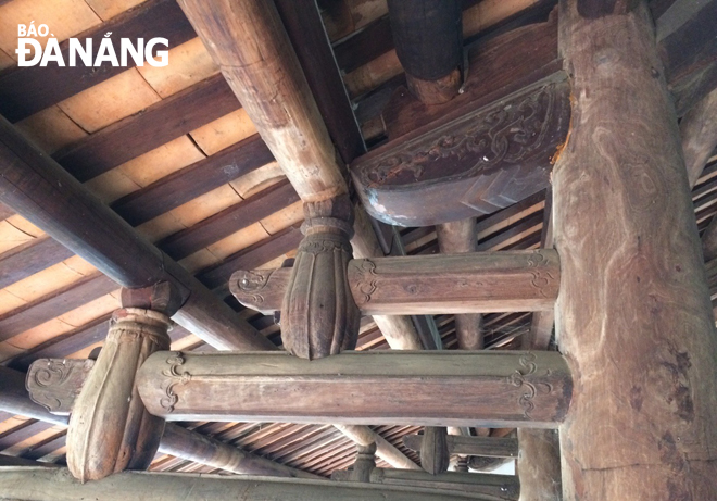 Đình Chiên Đàn hiện là đình lớn nhất Quảng Nam với những cấu kiện gỗ được chạm trổ công phu. Ảnh: N.T