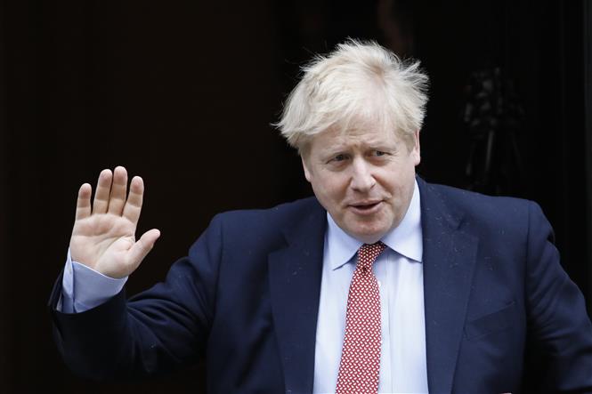 Thủ tướng Anh Boris Johnson sau cuộc họp tại nhà số 10 Phố Downing ở London ngày 18/3/2020. Ảnh: AFP/TTXVN