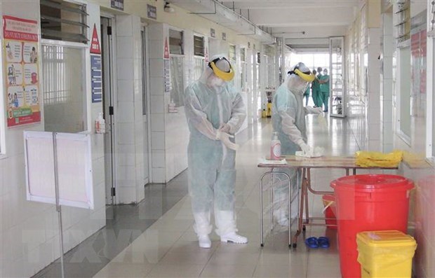 Medical workers at the acute respiratory hospital No2 in Quang Ninh in protective gear (Photo: VNA) 