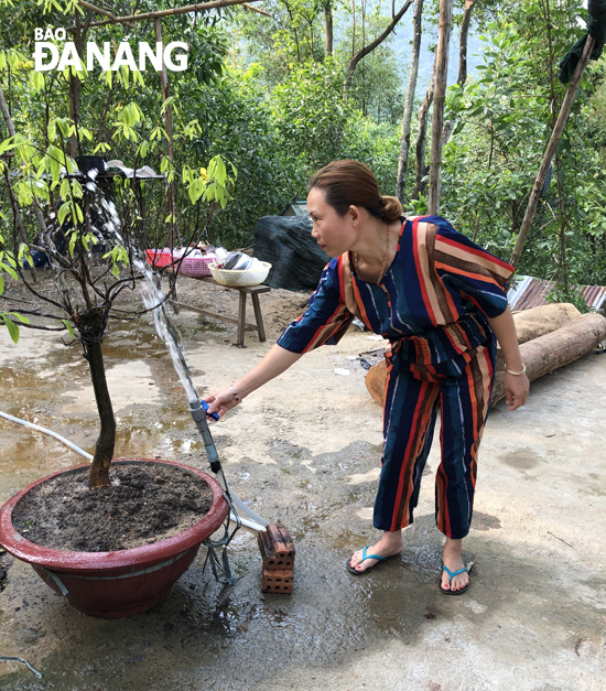 Người dân thôn Phú Túc cho biết, mỗi lần trời mưa, nguồn nước sạch hay bị vẩn đục.     Ảnh: PHƯƠNG CHI 