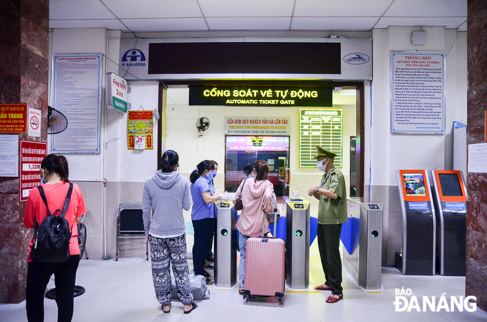 All passengers on arrival at the Da Nang Station are required to complete a mandatory health declaration …