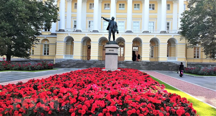 Phòng làm việc của Vladimir Ilyich Lenin tại Điện Smolnyi