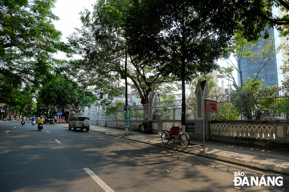 The bustling Tran Phu Street has been quieter than usual in the wake of physical isolation mandates from the municipal and national governments.