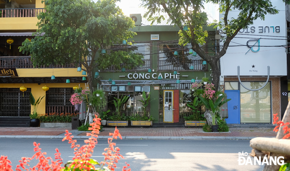 The Cong Café on Bach Dang Street, which has been very inviting to both domestic and foreign visitors over recent years, has closed its door since 28 March