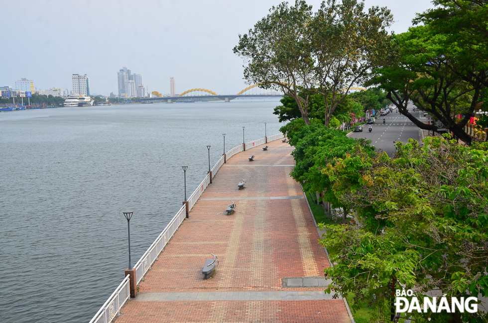 People have no longer gathered at many such public places as pavements of the both banks of the Han River, the 29 March Park, the former Han River port, and beaches.